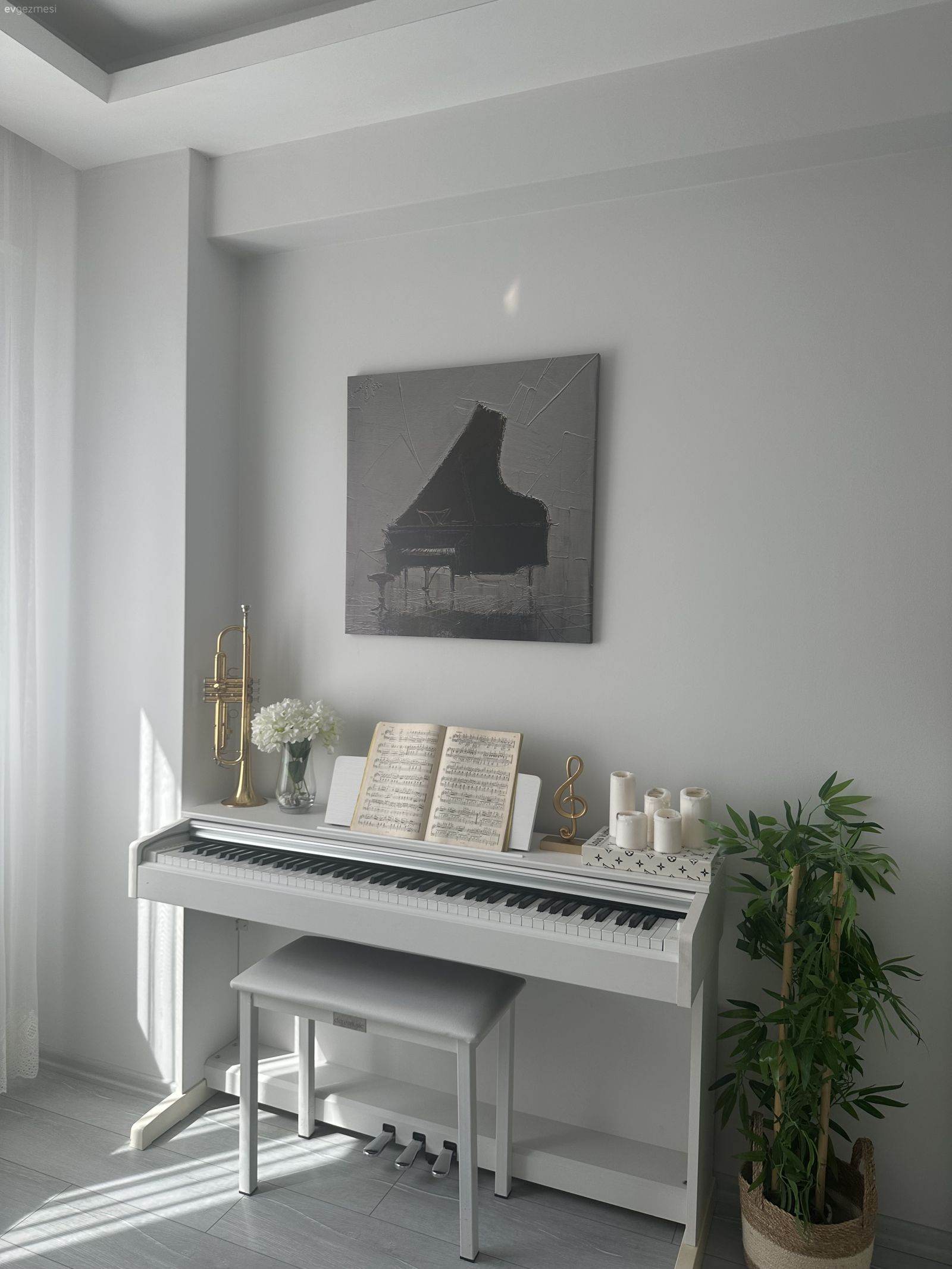 Bu Samsun Evinde Siyah Tezgah ile Mutfağa Kontrast Etki Katılmış!