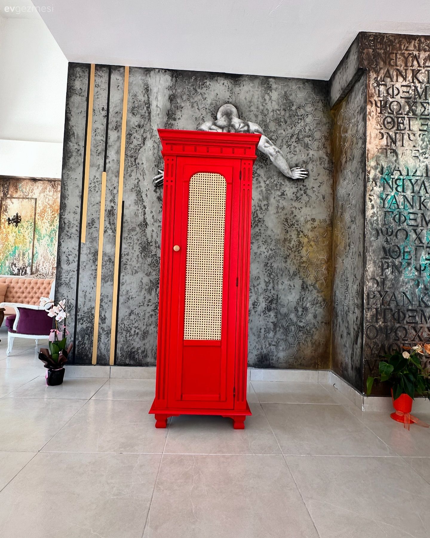 Öncesi&Sonrası: Sıradan Kahverenginden Enerjik Tonlara Geçen Dolaplar!