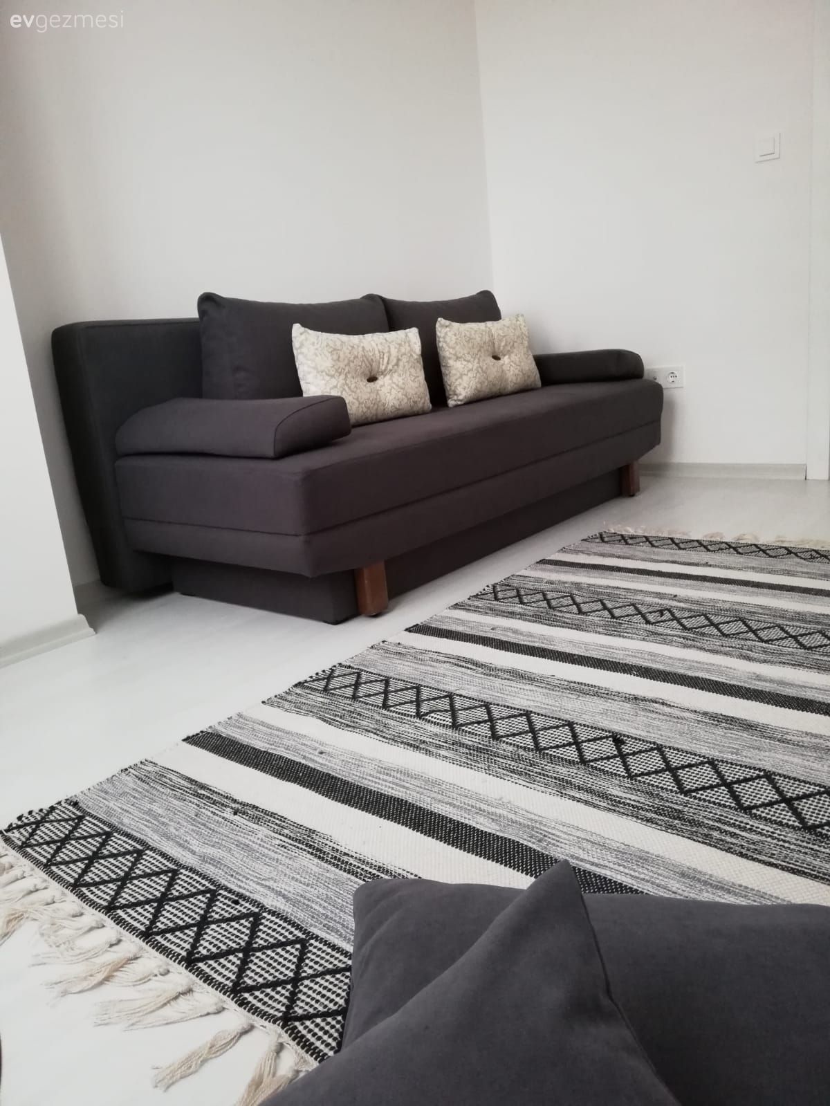Gri, Kilim, Geometrik desen, Kırlent, Beyaz