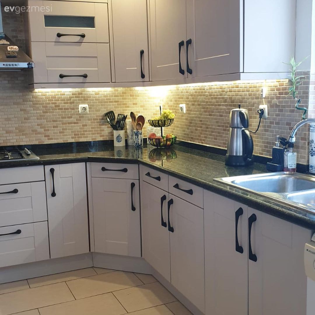 Öncesi&Sonrası: Kahverengi Kapaklar Soyulunca Beyazın Gelmesi Şart Olmuş!