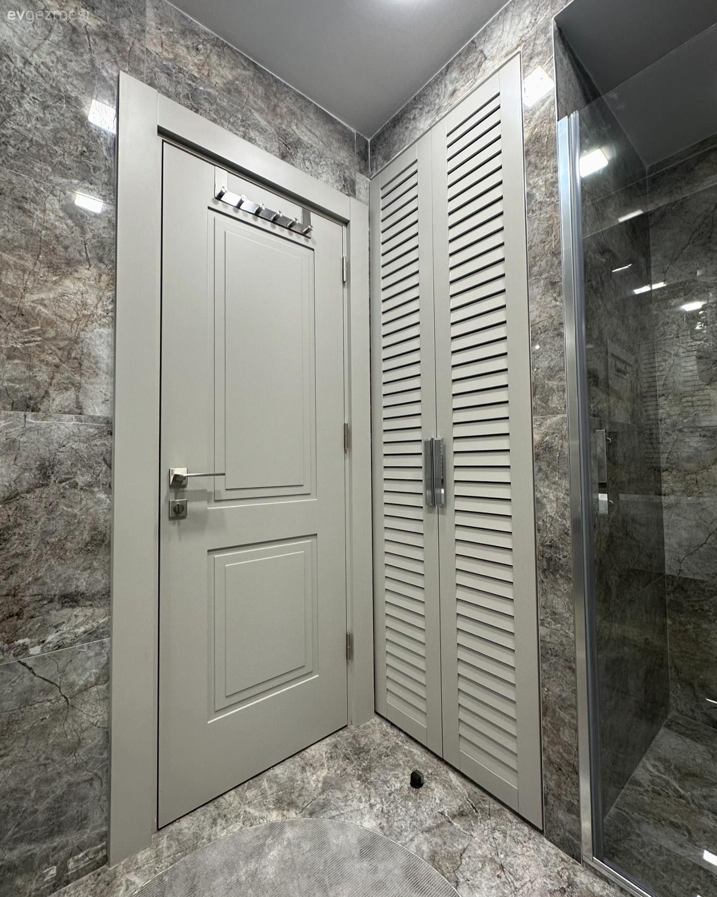 İşlevsel ve Göz Alıcı: Modern Bir Banyo!