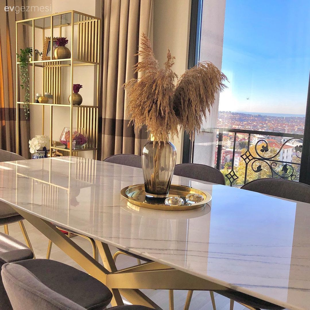 Berjer, Vizon, Altın, Fon perde, Perde, Tül perde, Lambader, Aydınlatma, Vazo, Ev Aksesuar, Pampas otu, Ev bitkisi, Yan sehpa, Sehpa, Siyah