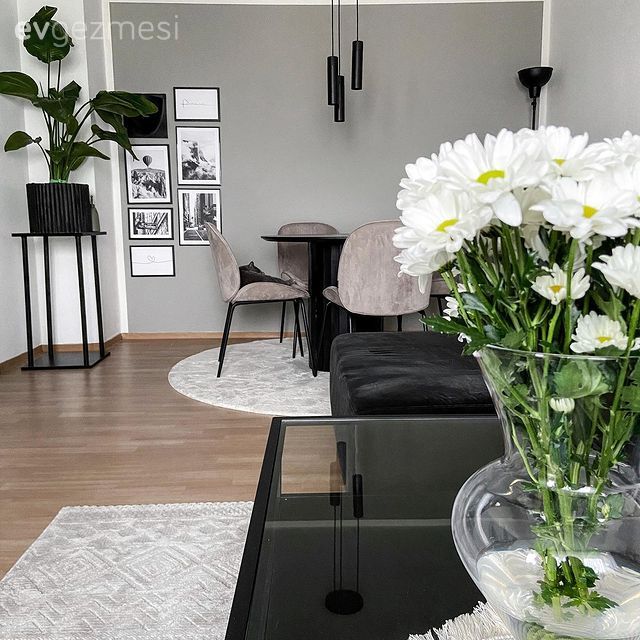 Orta sehpa, Sehpa, Vazo, Ev Aksesuar, Çiçekler, Avize, Aydınlatma, Çiçeklik, Halı, Salon halısı, Köşe koltuk, Koltuk takımı, Ev bitkisi