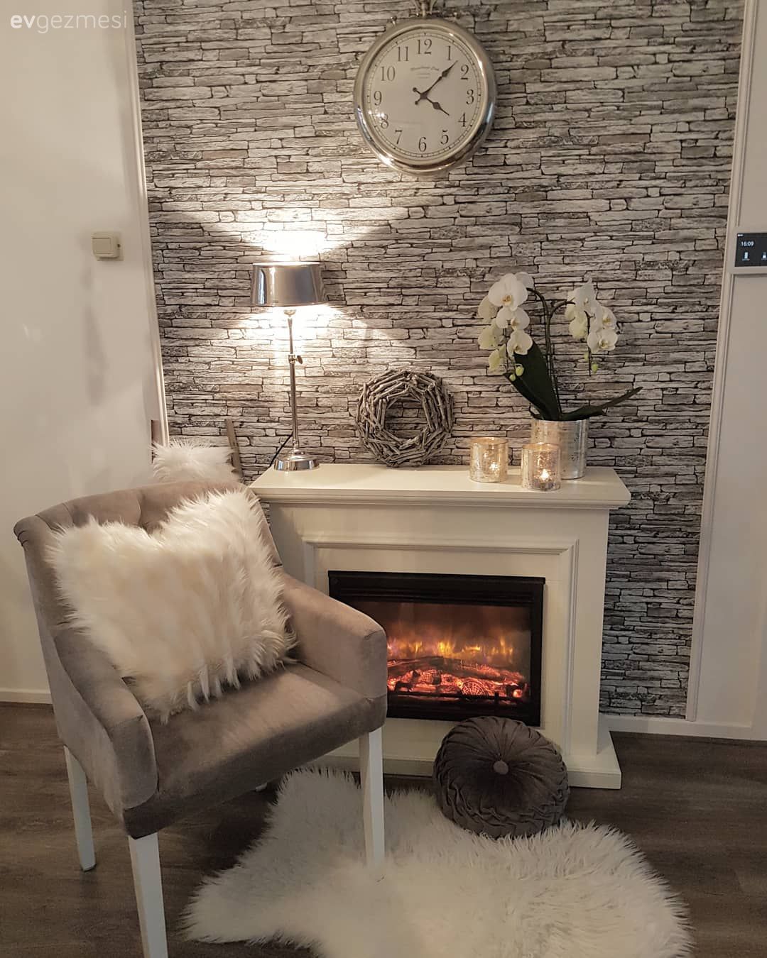 Bu Ev Sakinlikle Işıltıyı Aynı Ortamda Buluşturmayı İyi Biliyor!