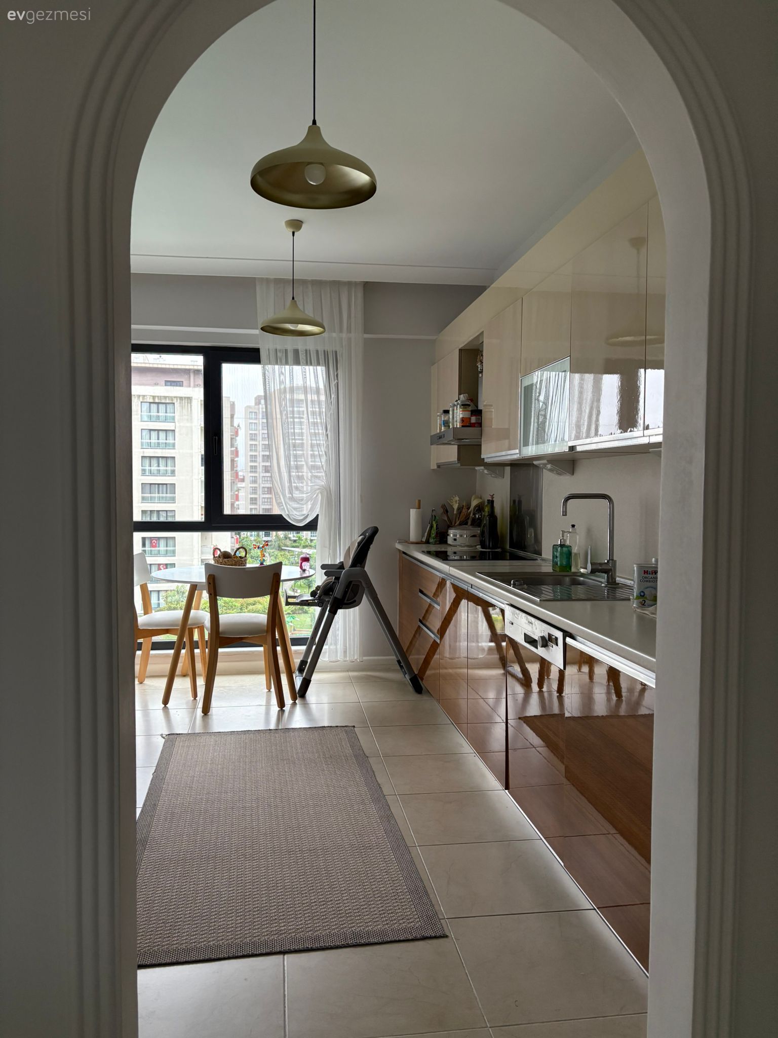 Mutfak, Ahşap mutfak, Mutfak tezgahı, Mutfak tezgah arası, Mutfak masası, Sandalye, Mutfak sandalyesi, Mutfak halısı, Mutfak Avize Modelleri, Mutfak aksesuarları