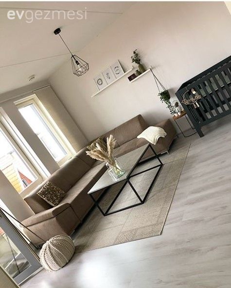 Toprak Tonlarının Sakinliği Bu Evin Minimalist Ruhuna Çok Yakışmış!