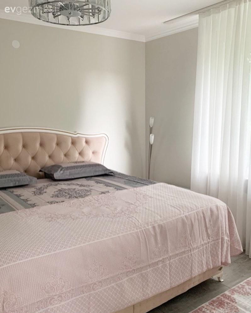 Yatak Odası, Pudra pembe, Krem duvar, Tül perde, Perde, Yatak odası halısı, Yatak odası avizesi