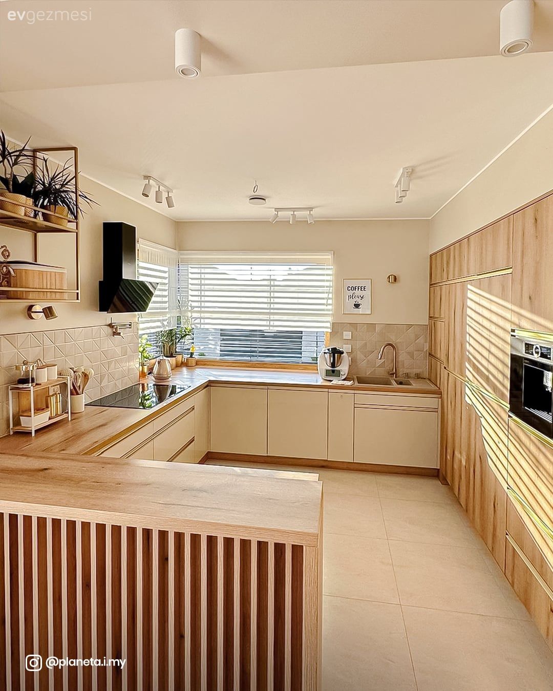 Müstakil Ev Yapacaklara Örnek Projeler: 172 M2 Çatı Katlı Ev