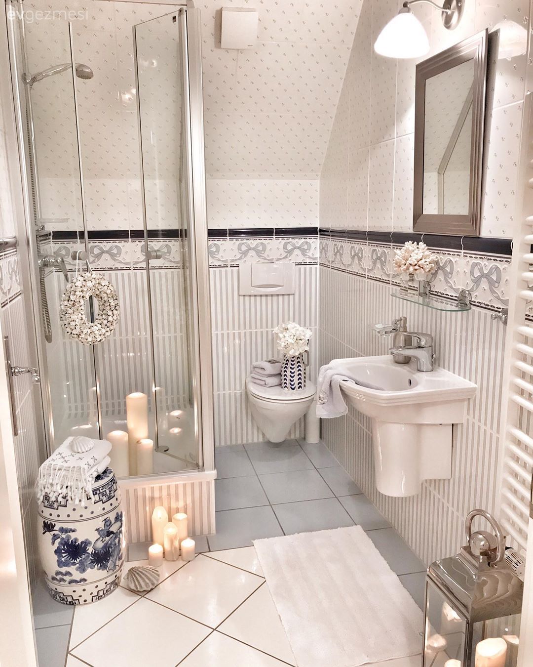 Misafir banyosu, Beyaz, Banyo seramikleri, Banyo, Duşakabin, Mum, Banyo aksesuarları