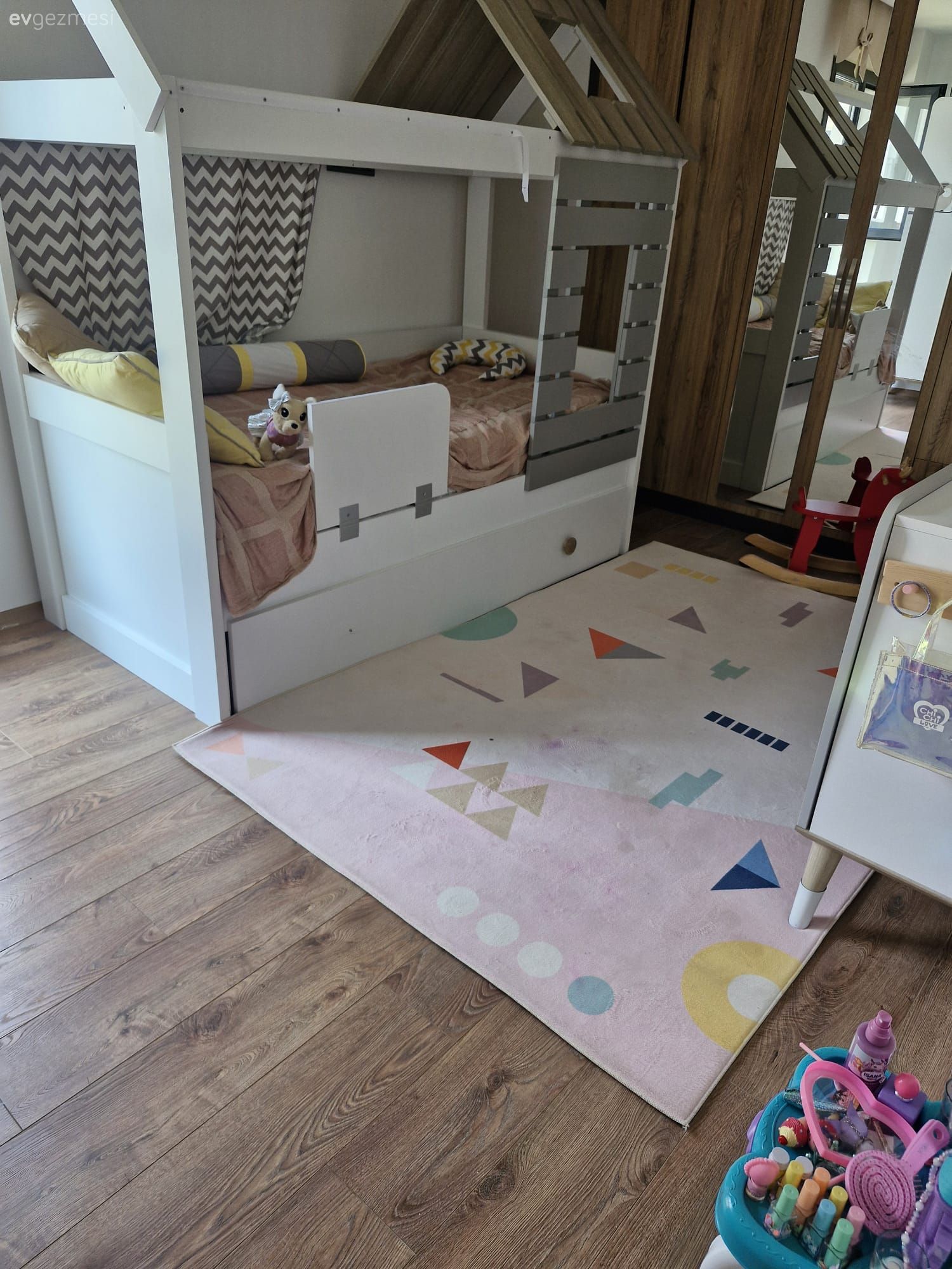 Bu Kuşadası Villasında Havuzlu Bahçenin Cazibesi Yüksek