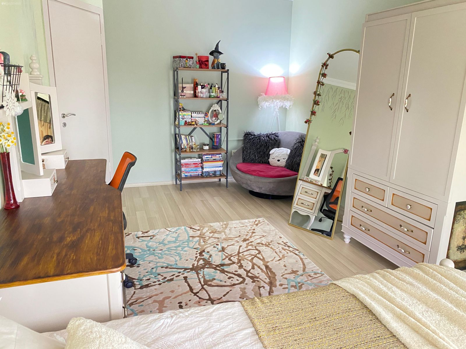 Öncesi&Sonrası: Çocukluktan Gençliğe Geçiş Yapan Bir Oda