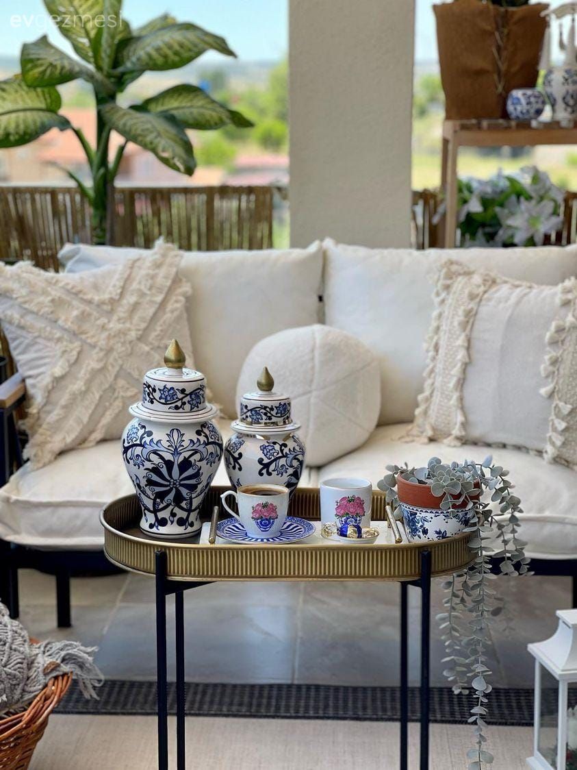 Balkon, Beyaz, Ahşap Mobilya, Balkon halısı, Kırlent, Ev tekstili