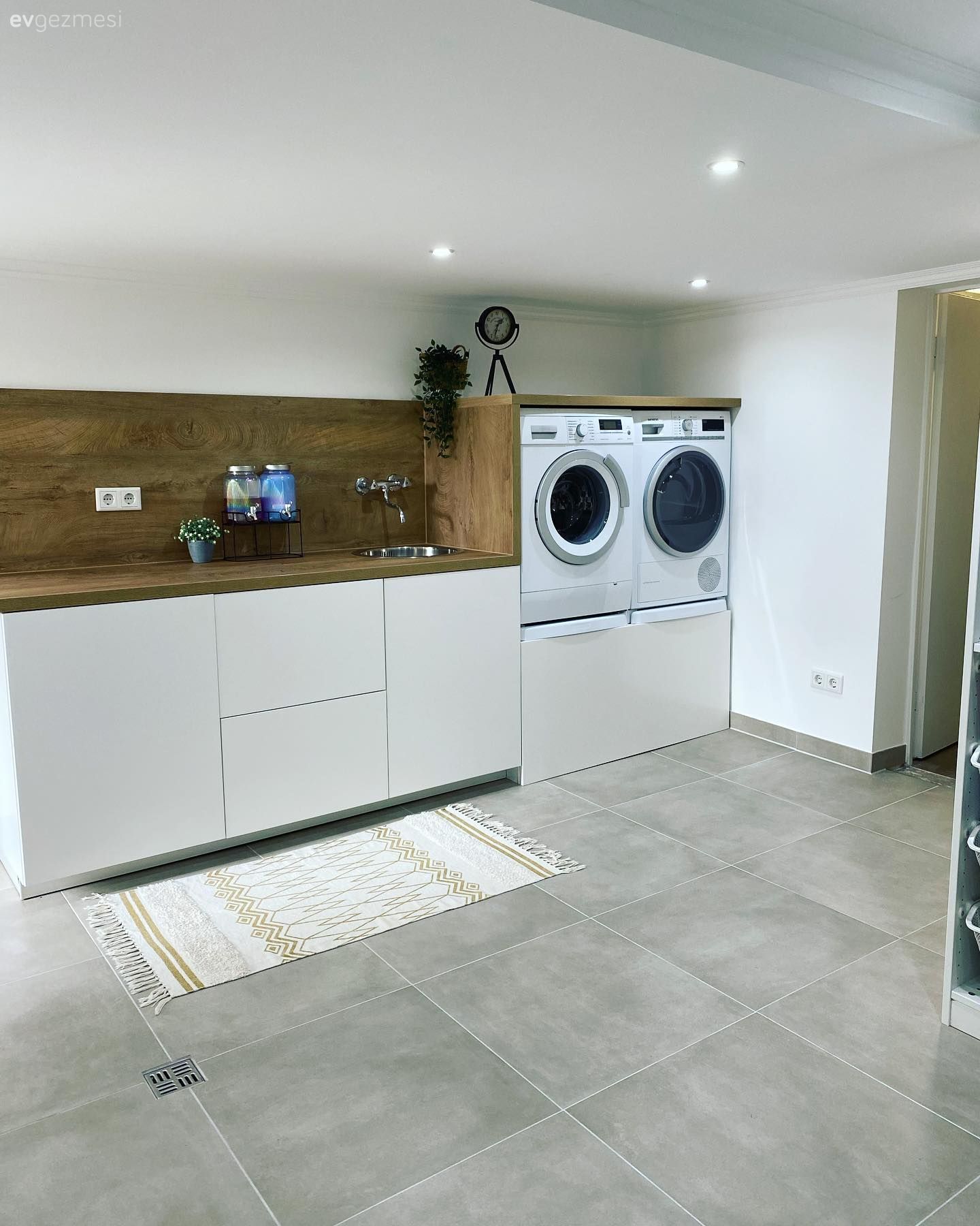 Çamaşır odası, Beyaz