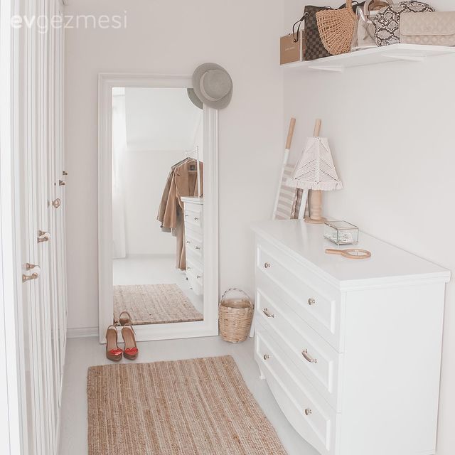 Giyinme odası, Beyaz, Boy aynası, Ayna, Jüt halı, Halı