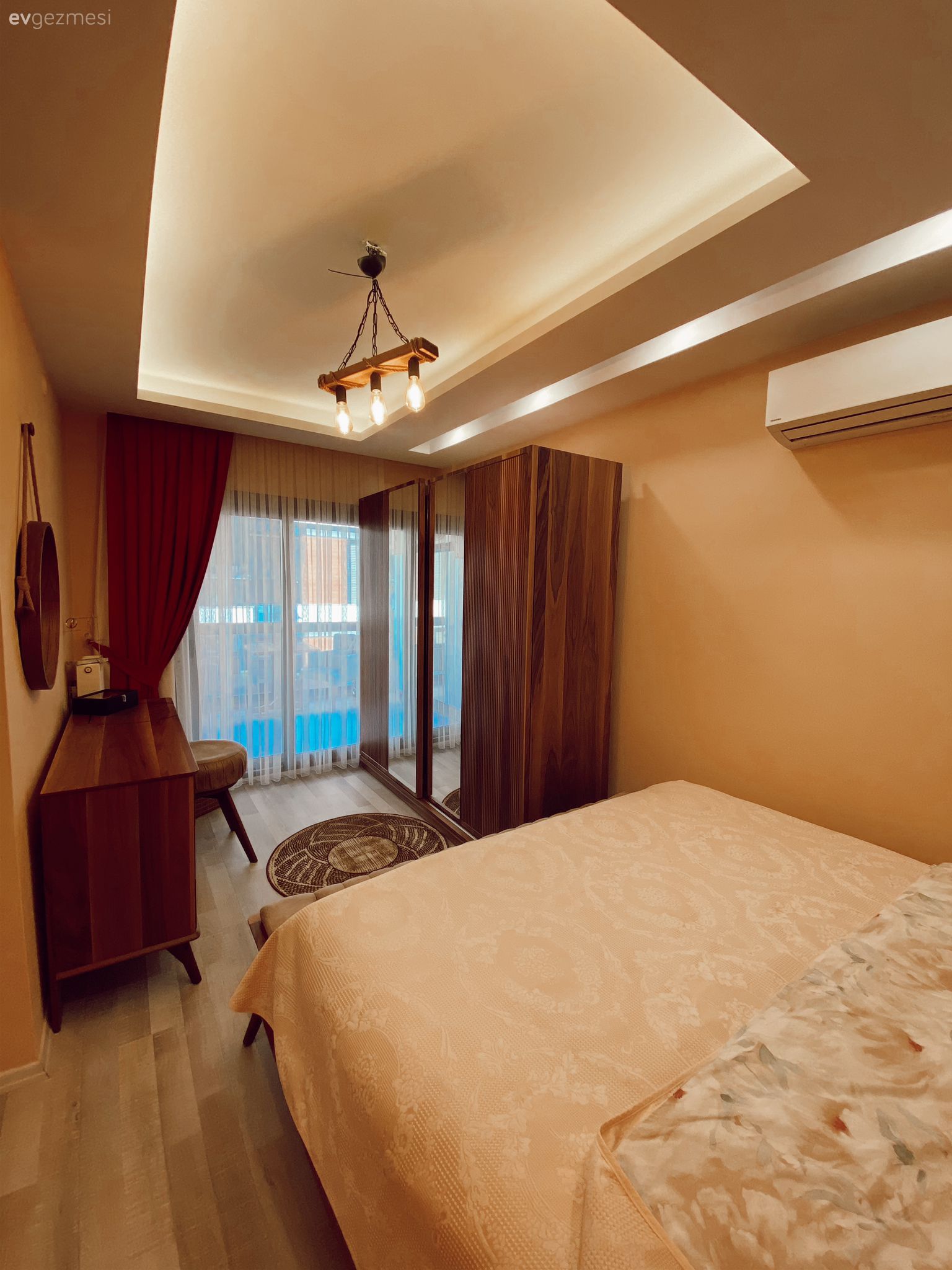 Bu İzmir Evinde Konfor ve Uyum Her Odada Hakim!