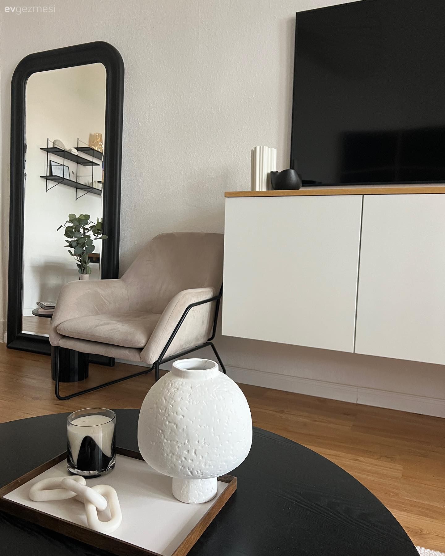 Boy aynası, Ayna, Beyaz, Siyah, Yuvarlak sehpa, Sehpa, Tv ünitesi, Tv ünitesi aksesuarları, Ev Aksesuar, Parke