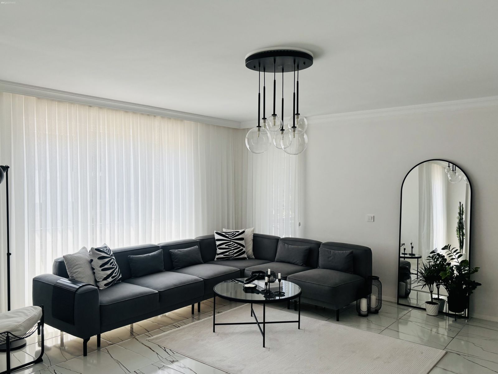 Renkler Kontrast Tarz Modern: Amasya'dan L- Tipi Bir Salon