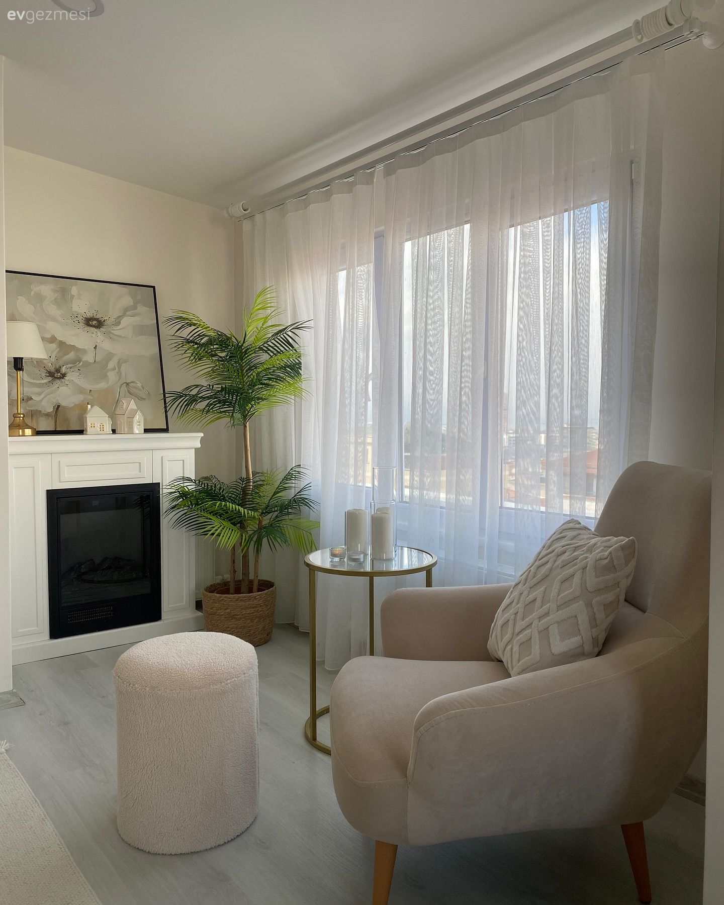 Bu İki Katlı Evde Modern Stil Çok Baskın