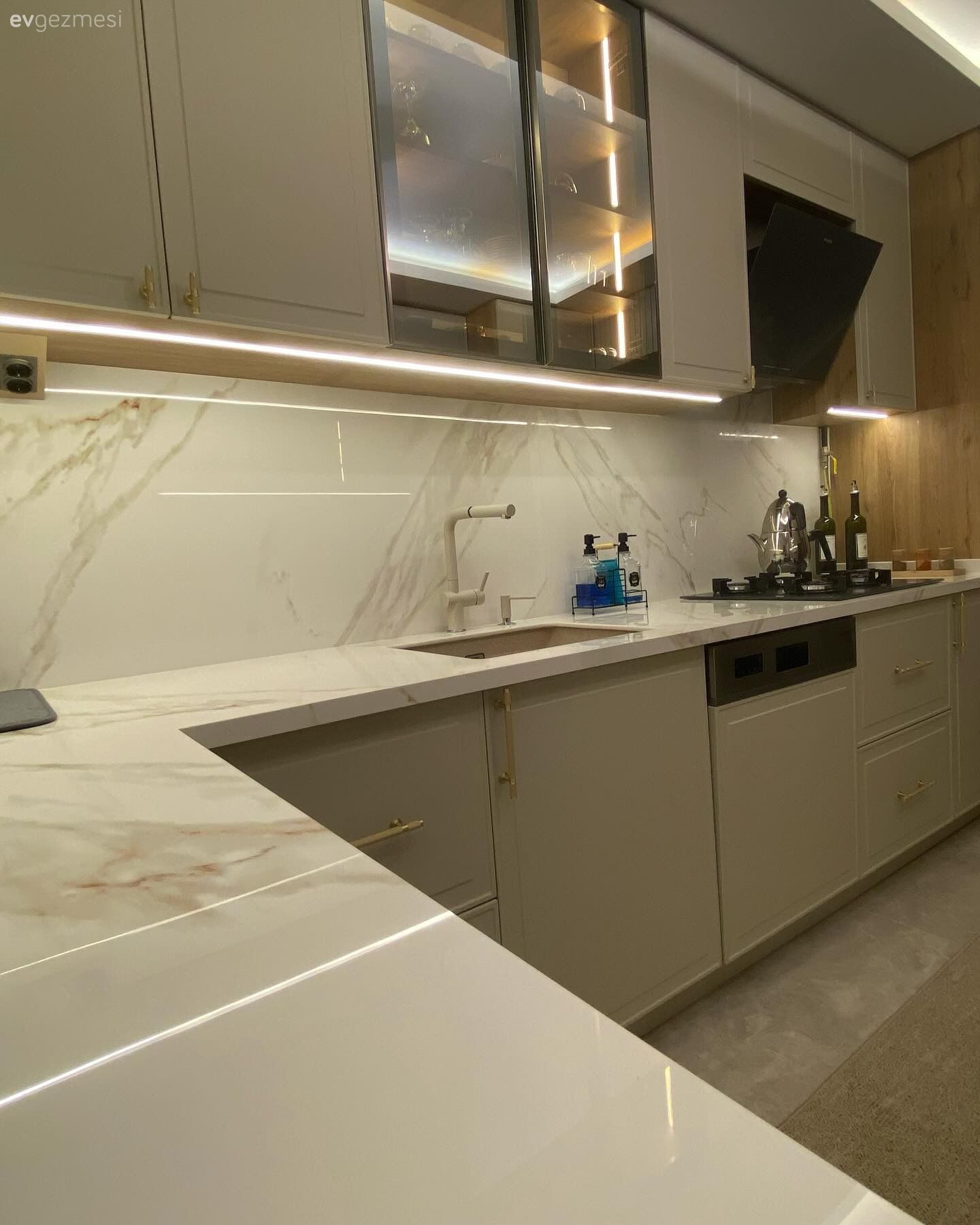 Modern Tarzlı Bu Mutfakta Kahve Köşesi Samimiyet Kaynağı