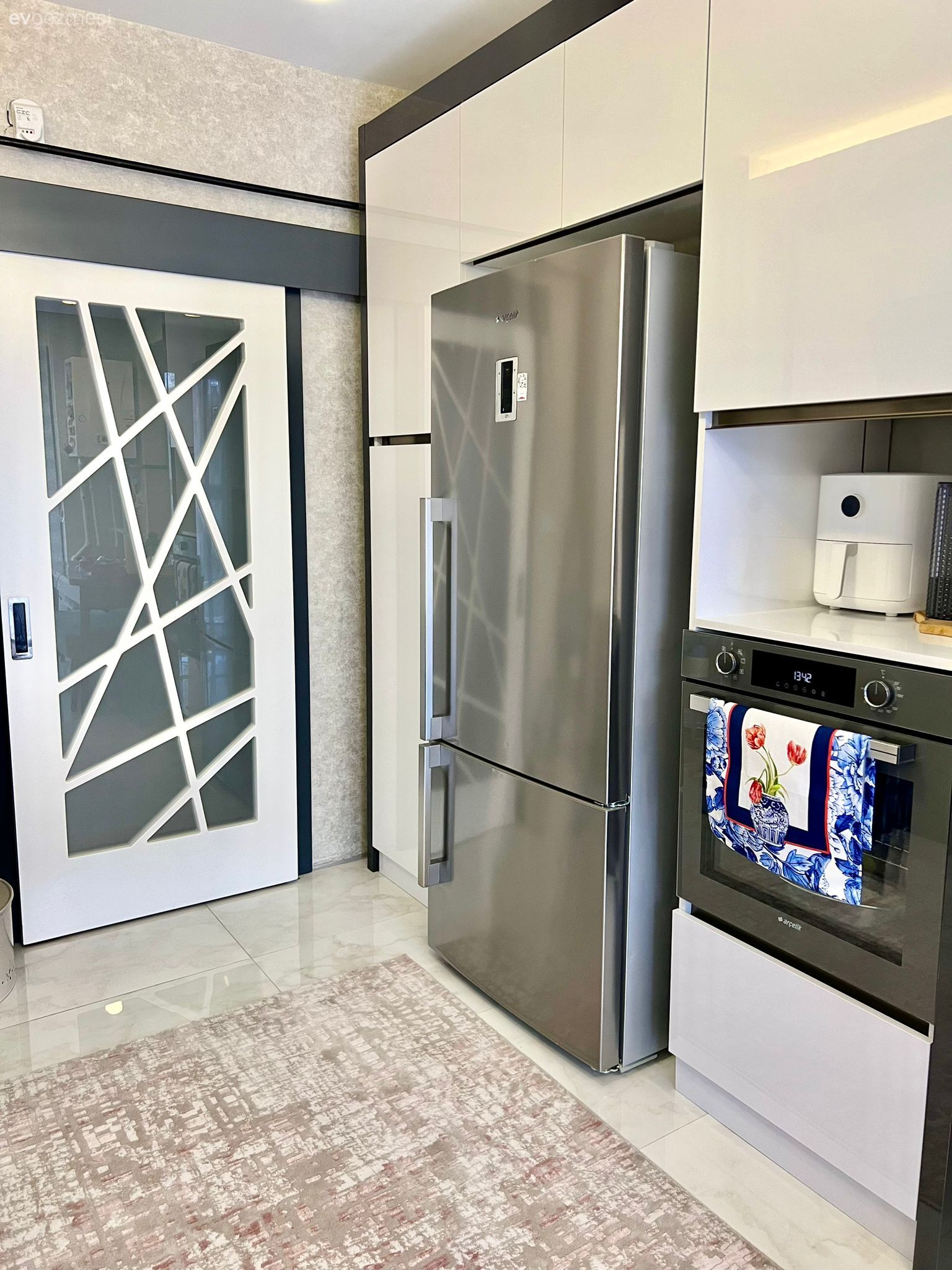 Ekstra mutfak dolabı, Beyaz