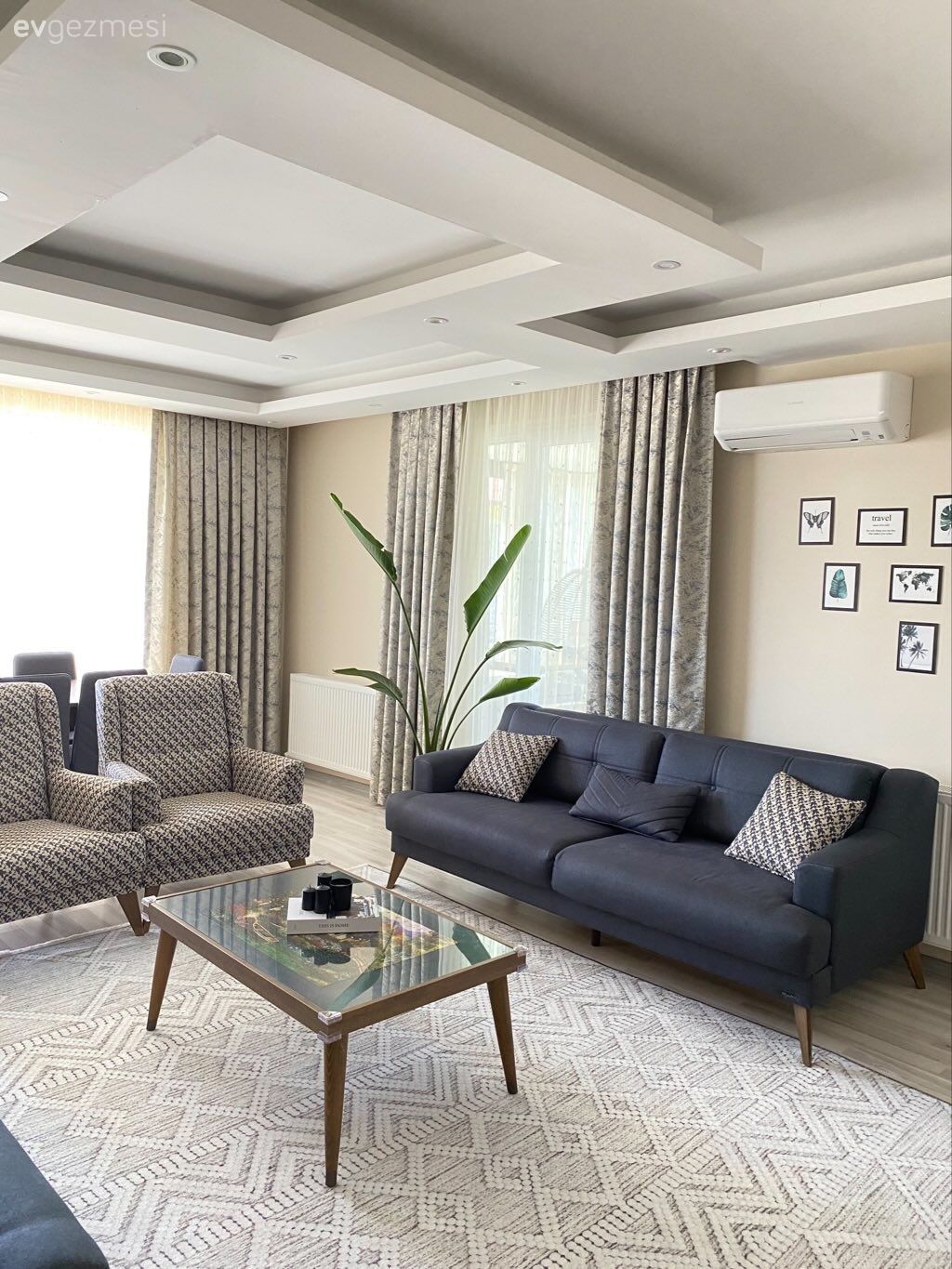 Salon, Modern, Gri, Beyaz, Siyah, Antrasit  , Koltuk takımı, Berjer, Fon perde, Perde, Sandalye, Yemek masası, Saksı, Çerçeve, Halı, Salon halısı, Orta sehpa, Sehpa, Kırlent, Ev tekstili