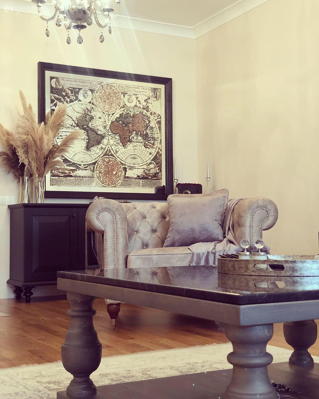 Modern Esintili Bu Ev İddialı Parçalarla Kuşanmış!