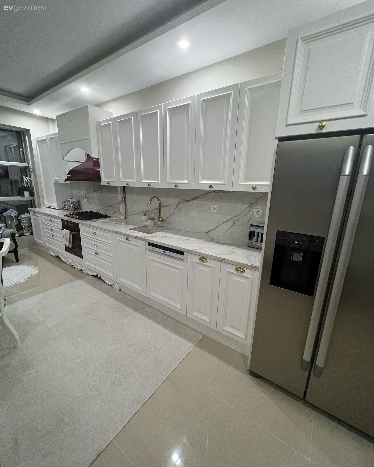 Mutfak, Country, Beyaz, Siyah, Altın, Shaker kapaklı dolaplar, Mutfak tezgahı, Mutfak tezgah arası, Ankastre, Mutfak aksesuarları