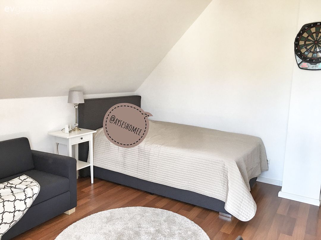 Çatı katı, Dubleks evler, Çocuk Odası, Beyaz, Antrasit  , Gri, Yatak örtüsü, Yatak Odası, Yuvarlak halı, Halı, Duvar saati, Duvar dekorasyonu