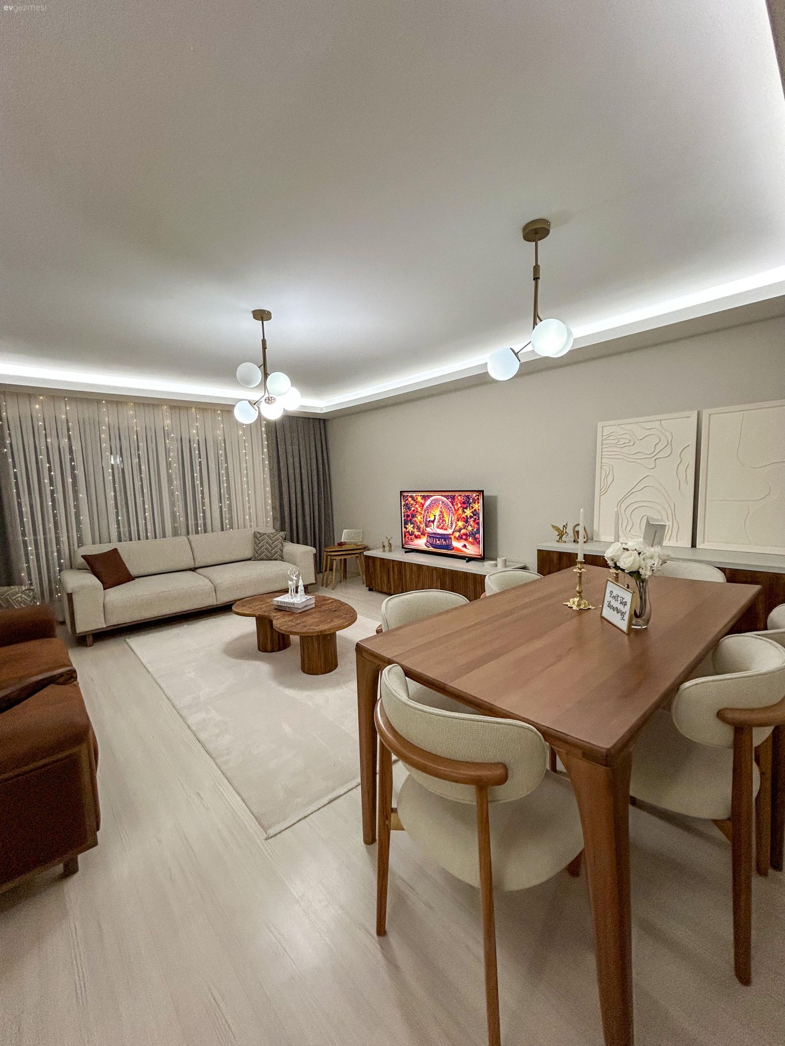 Değişmedik Tek Yeri Kalmayan Bu Evde Ahşap Mobilyalar El Emeği