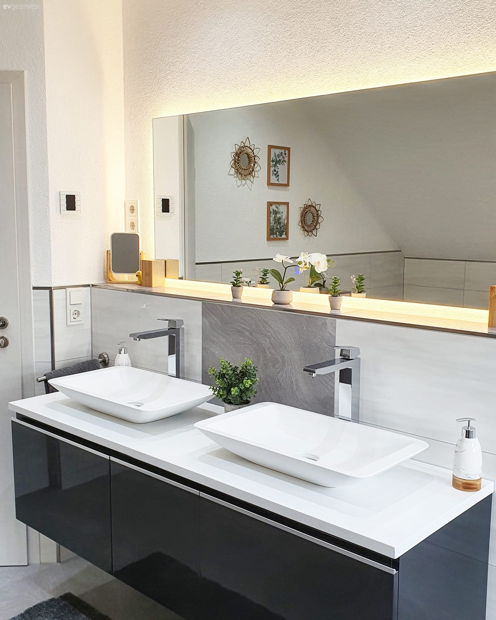 Banyo, Beyaz, Siyah, Banyo dolabı, Banyo aynası, Banyo seramikleri