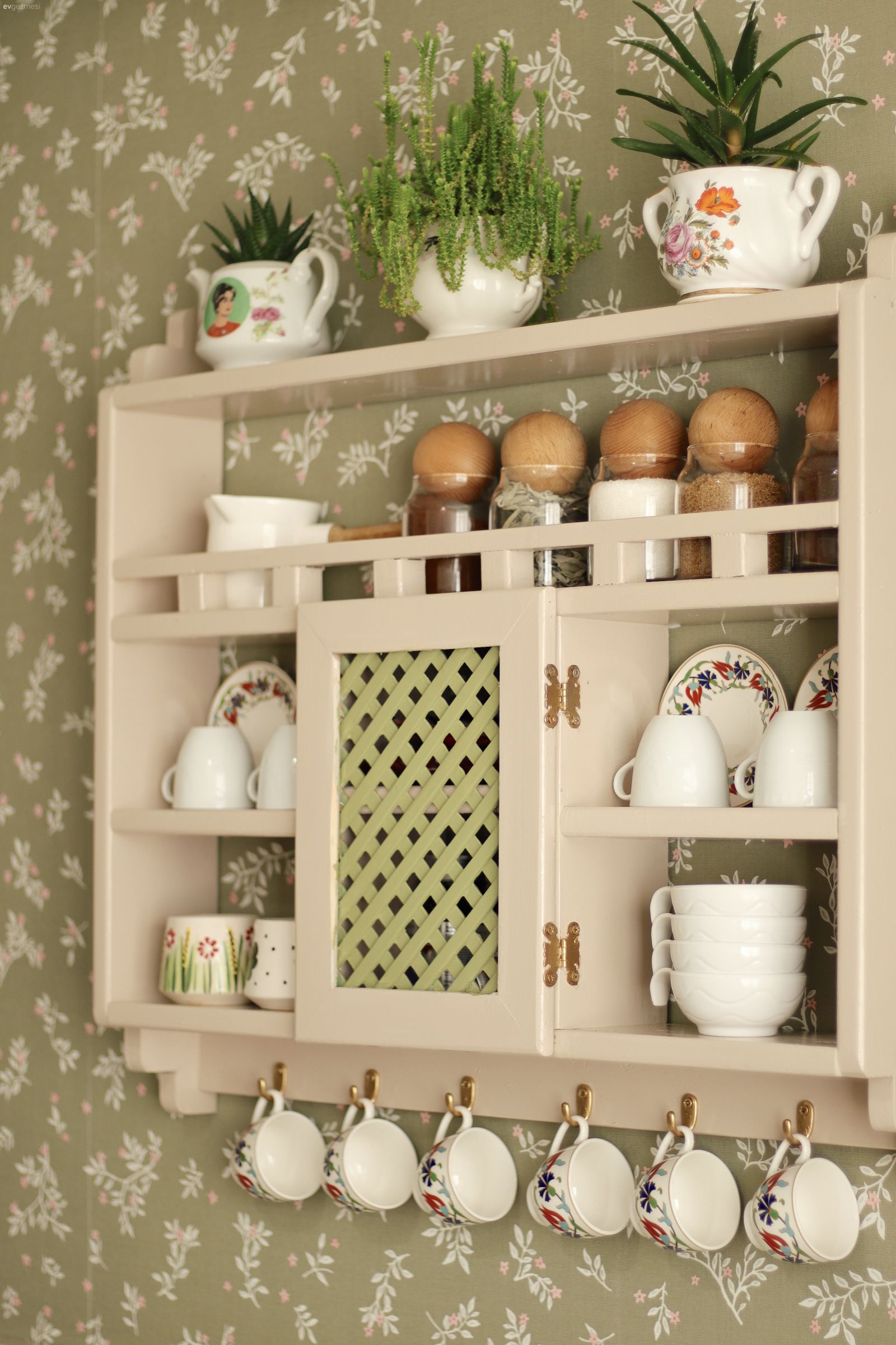 Bu İstanbul Evinde Sade Duvarlar Pek De Sevilmiyor!