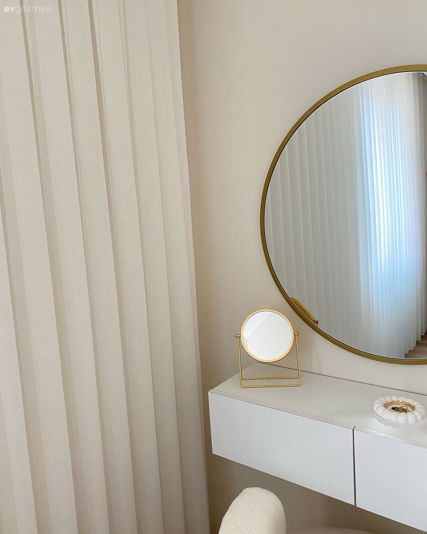 Minimalist Bu Evde Beyaz Olmazsa Olmaz Renklerin Başında