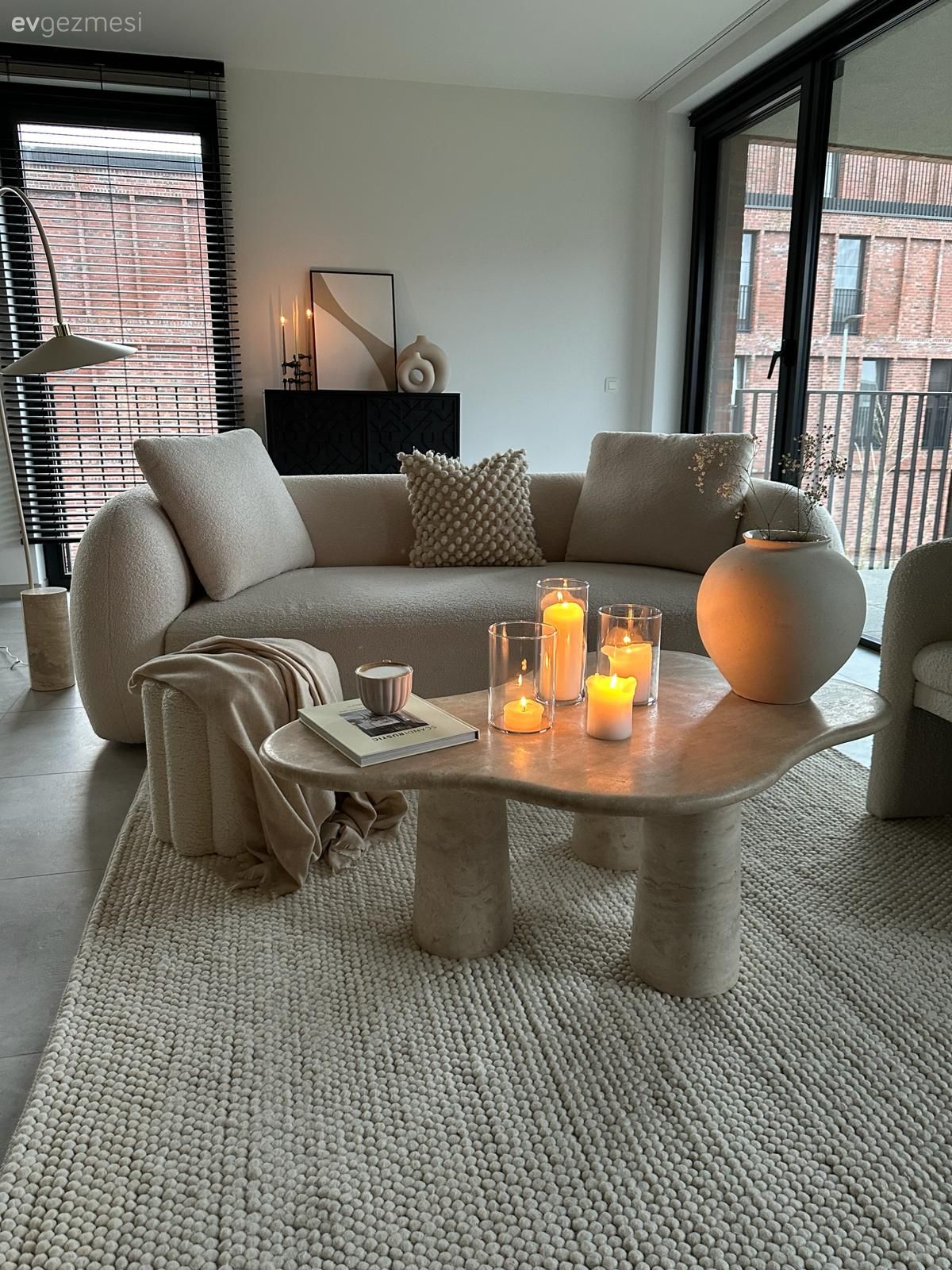 Bej Aşığı Bu Evde Hem Samimiyet Var Hem de Bitmeyen Şıklık!