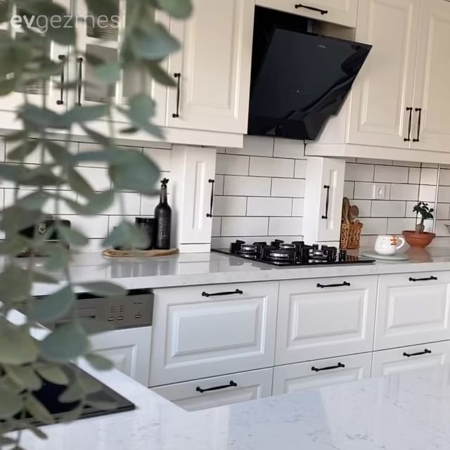 Beyaz, Shaker kapaklı dolaplar, Mutfak, Siyah, Mutfak tezgahı, Mutfak tezgah arası, Tezgah arası seramik