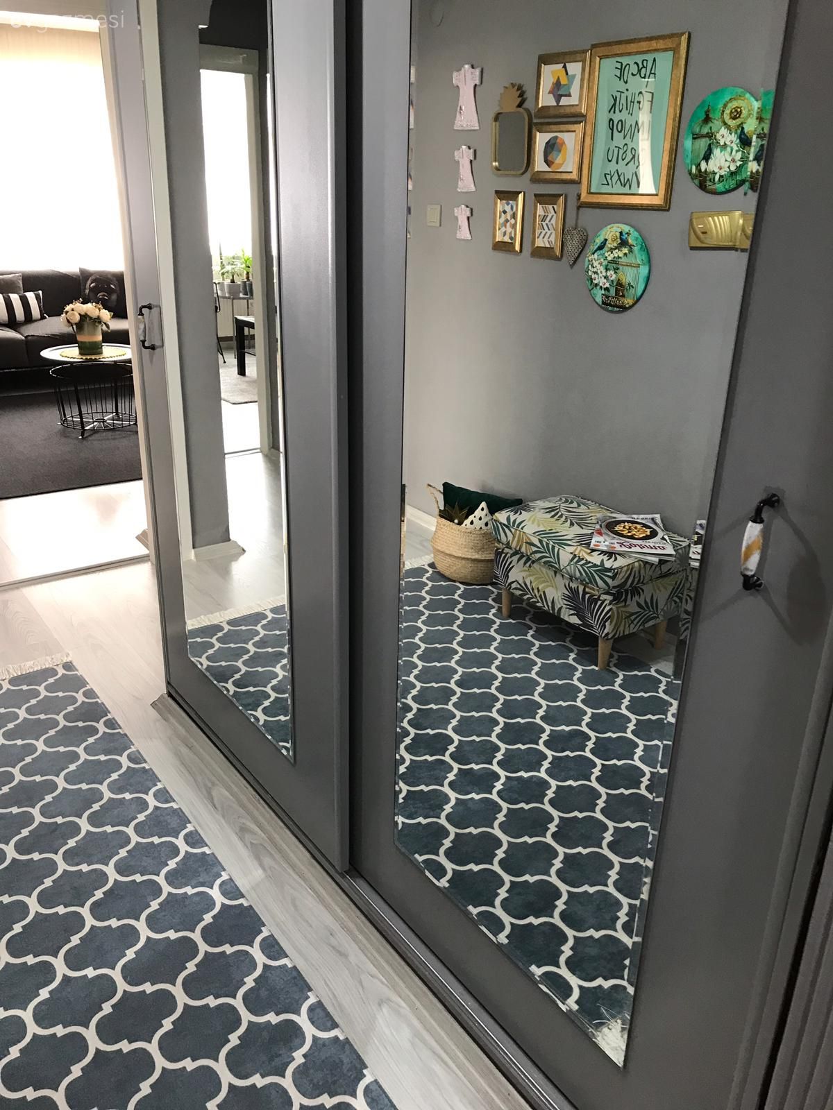 Antre, Gri, Ayna kapaklı dolap, Ayna, Vestiyer, Antre halısı