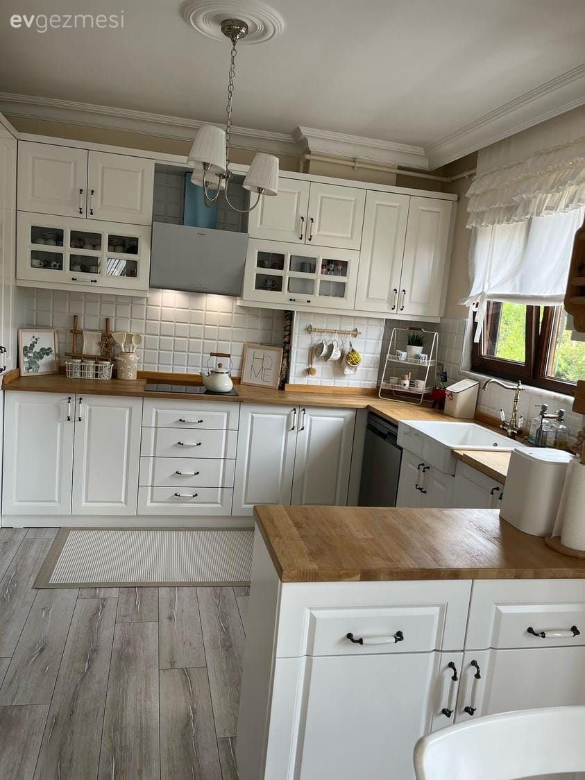 Mutfak, Beyaz, Beyaz ve ahşap mutfak, İskandinav, Mutfak tezgahı, Shaker kapaklı dolaplar, Mutfak tezgah arası, Tezgah arası seramik, Mutfak Avize Modelleri, Mutfak aksesuarları, Sandalye, Mutfak masası