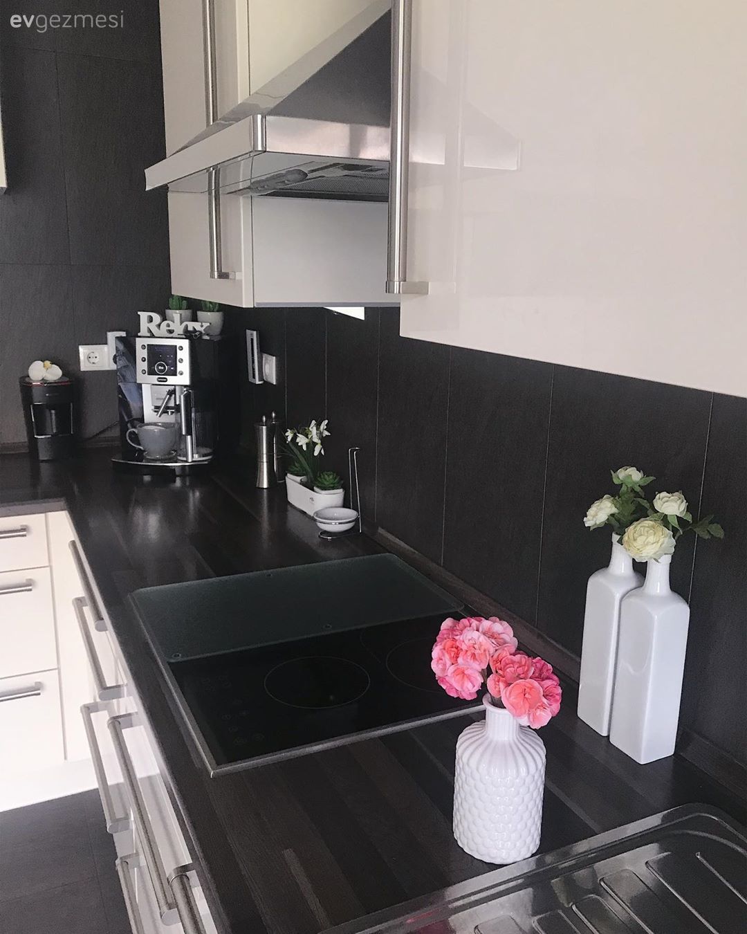 Bu Evin Dış Dekoru İçerisiyle Yarış Halinde