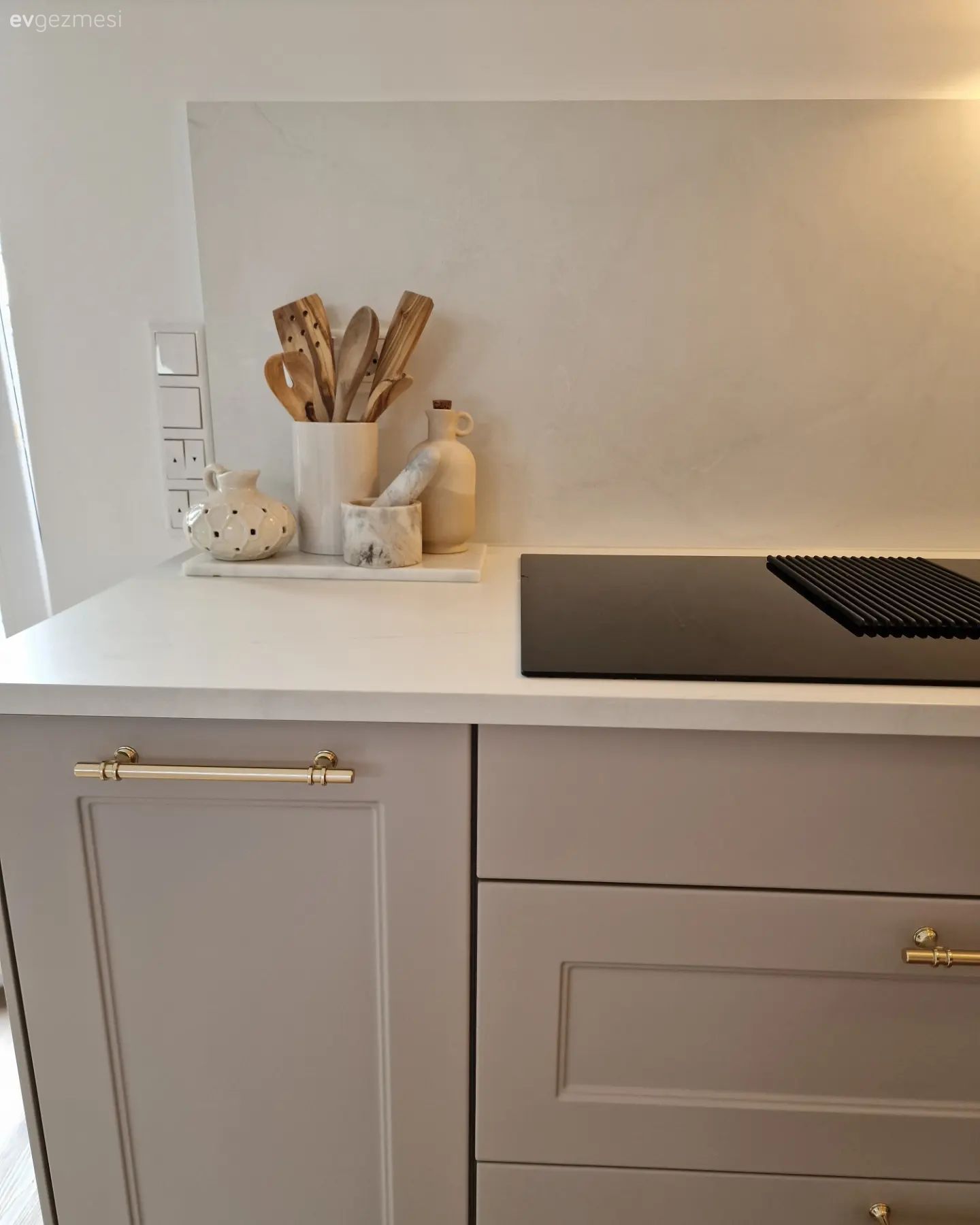 Bu Çatı Katı Katının Basıklığına Çözüm Açık Renklerle Bulunmuş!