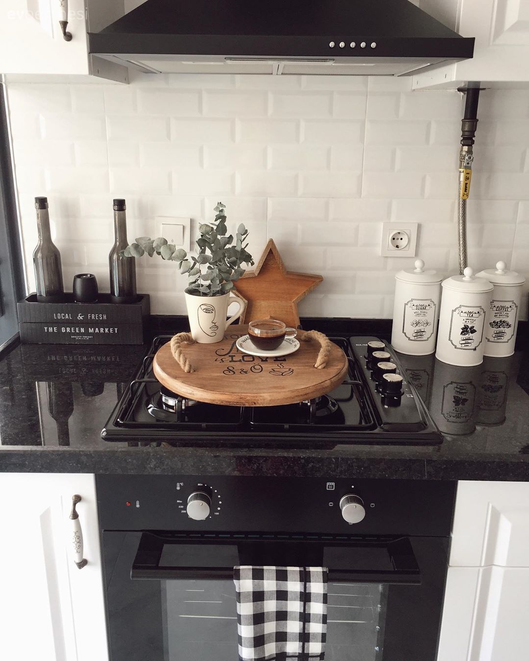 Mutfak, Siyah, Beyaz, Davlumbaz, Ankastre, Metro seramik, Seramik, Tezgah arası seramik, Mutfak tezgah arası