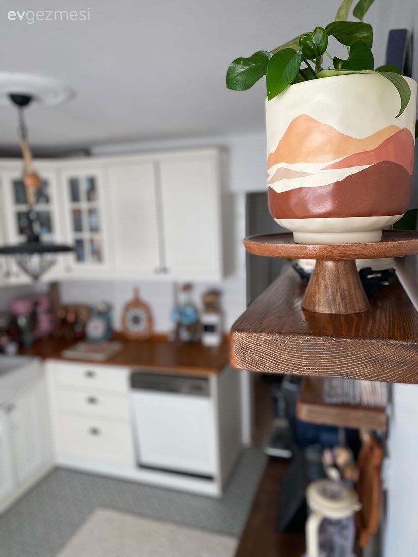 Mutfak, Beyaz, Beyaz ve ahşap mutfak, Ahşap mutfak tezgahı, Mutfak tezgahı, Mutfak tezgah arası, Tezgah arası seramik, Davlumbaz, Ankastre, Mutfak halısı, Mutfak Avize Modelleri, Eviye , Shaker kapaklı dolaplar, Siyah, Mutfak rafı