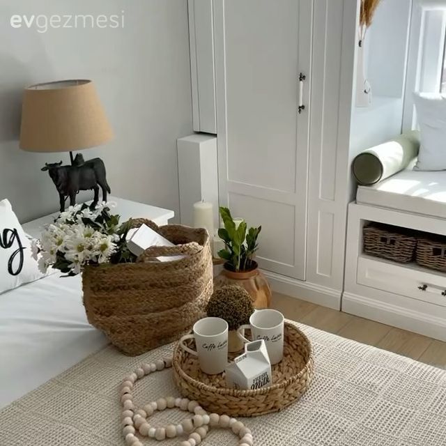 Romantik Ruhlu Bu Yatak Odasında İşlevsel Tasarımlar Ön Planda