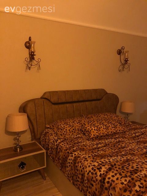 Yatak Odası, Siyah, Beyaz, Fon perde, Perde, Vizon, Aplik, Aydınlatma, Komodin