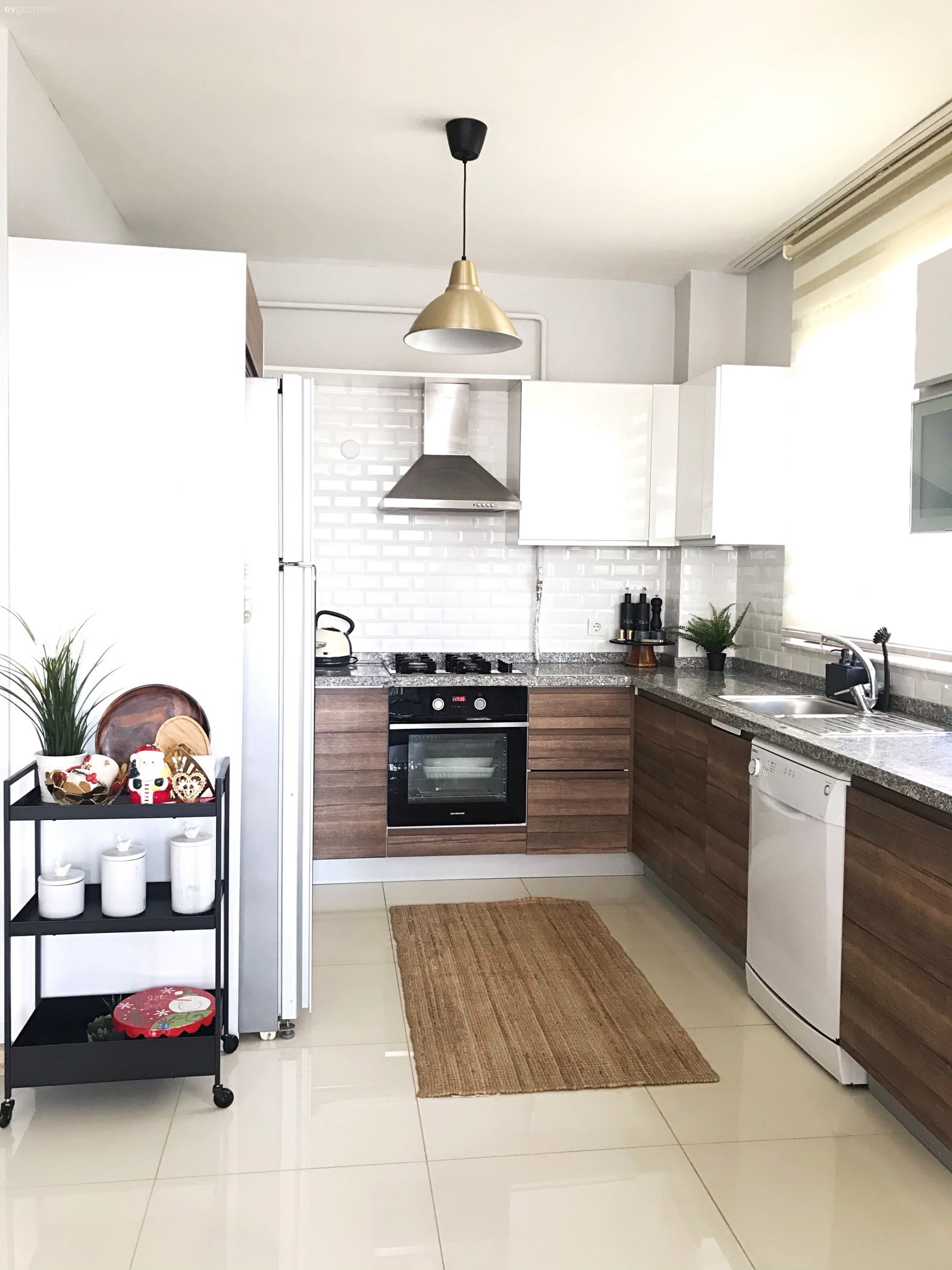 Mutfak, Kahverengi, Beyaz, Rustik mutfak, Mutfak halısı, Jüt halı, Halı, Mutfak rafı, Mutfak Avize Modelleri