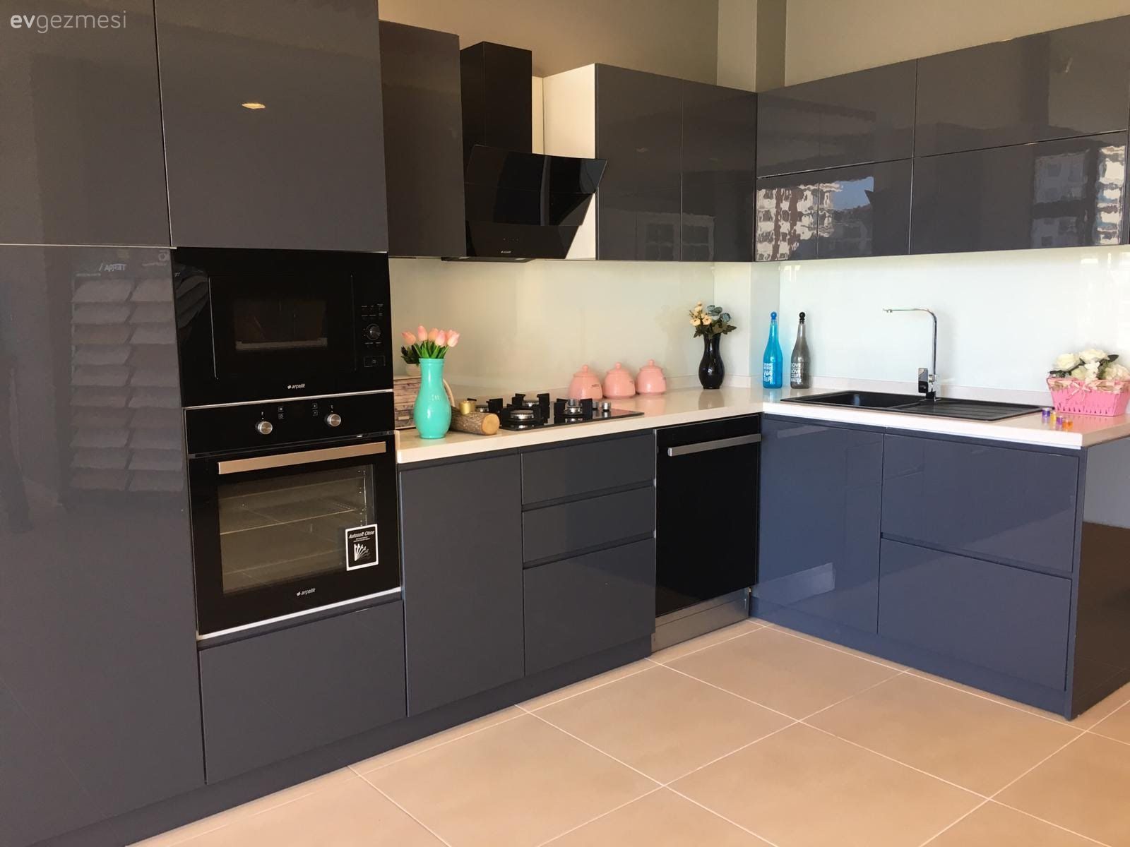 Mutfak tezgah arası cam montajı nasıl yapılır?