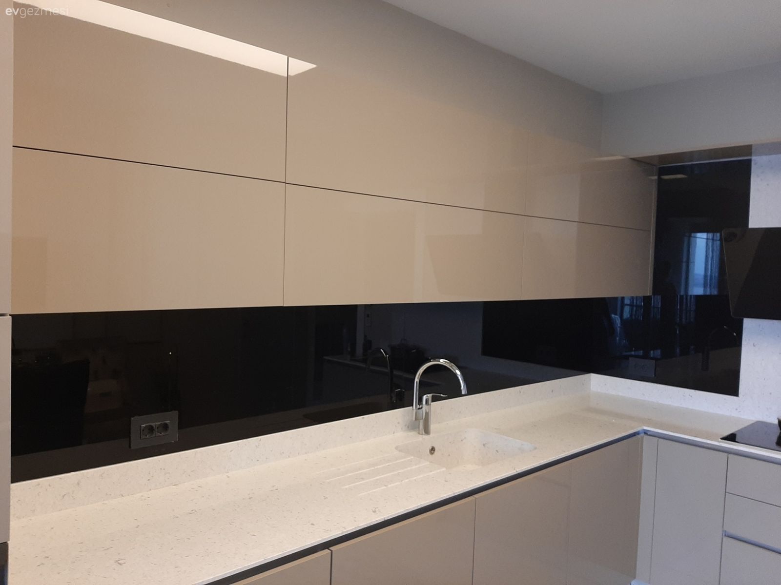 Mutfak Tezgah Arası Cam Panel