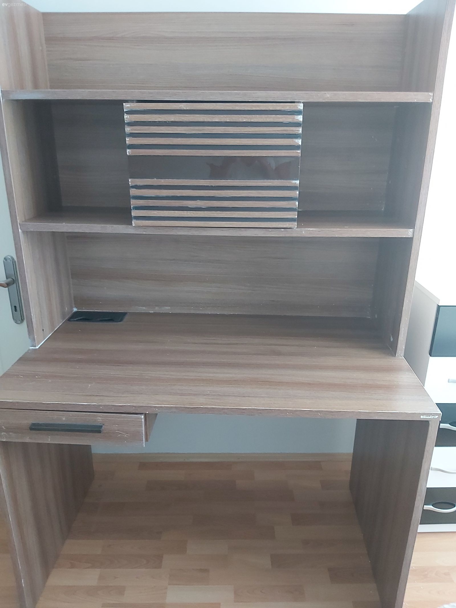 Ders çalışma masasi