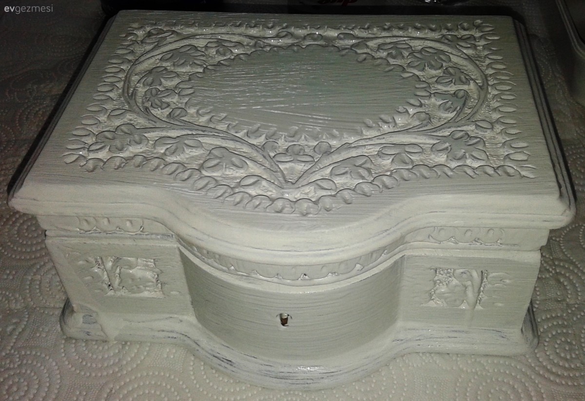 Takı kutumu boyadım :)