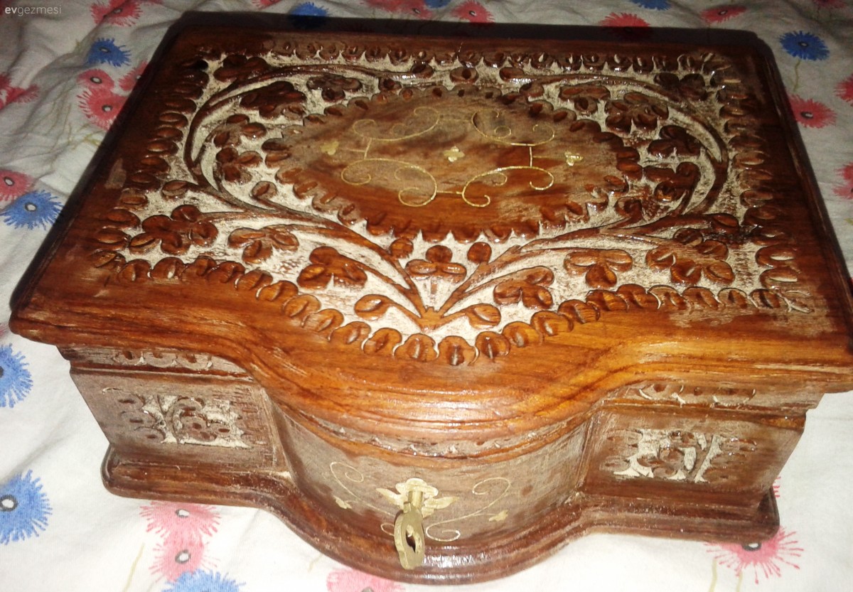 Takı kutumu boyadım :)