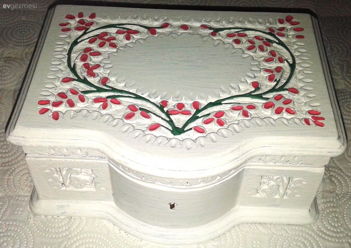Takı kutumu boyadım :)