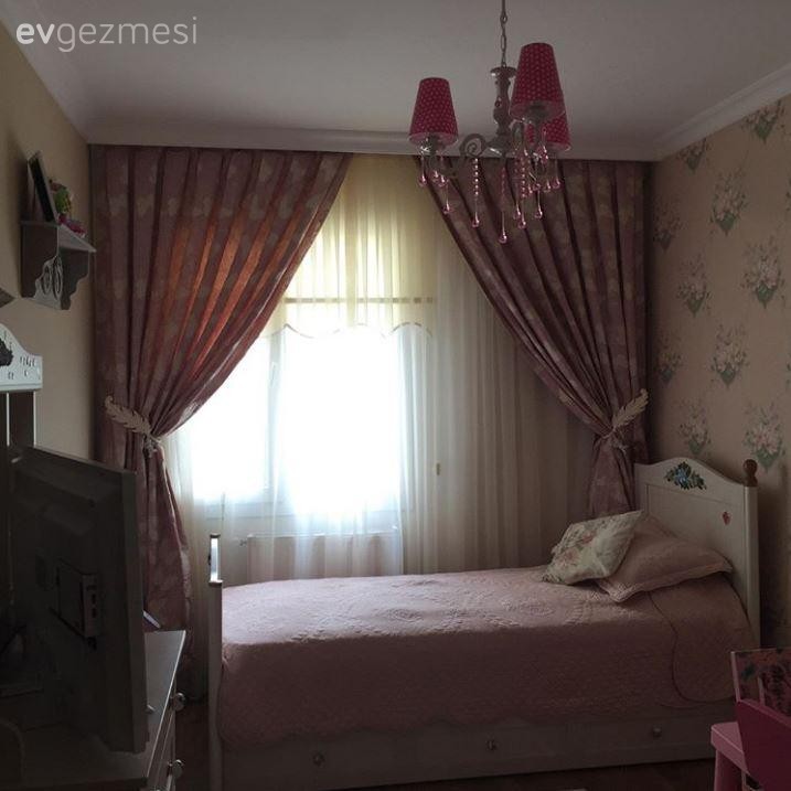 İnce hatlı mobilyalar ve nostaljik dekorlarla Çiler hanımın evi..